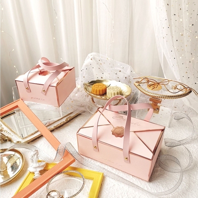 結婚披露宴のゲストのギフトのための携帯用ハンドルのペーパー キャンデーの包装箱を青銅色にすること